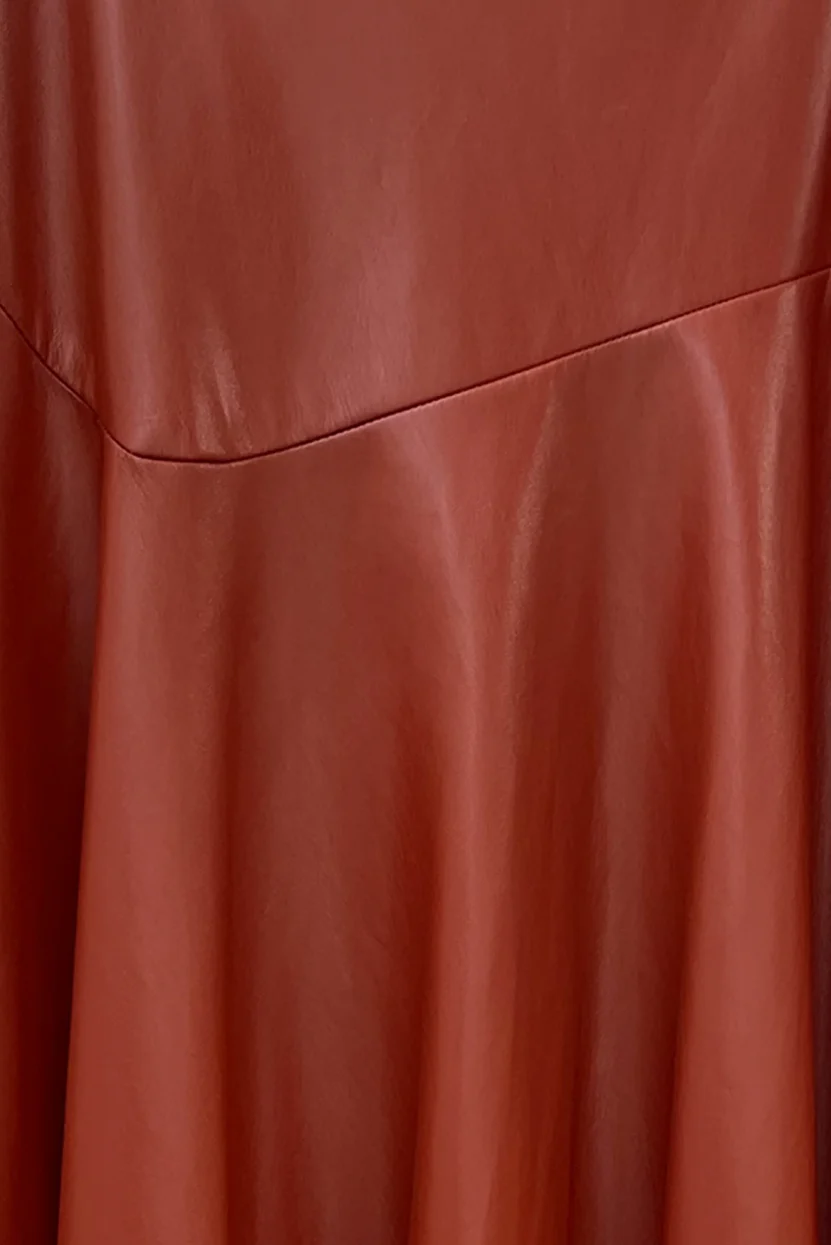 HALLOWAY_FALDA_TERRACOTA_DETALLE_d93a2ca4-bf76-4dc6-94d0-cc14836accc3