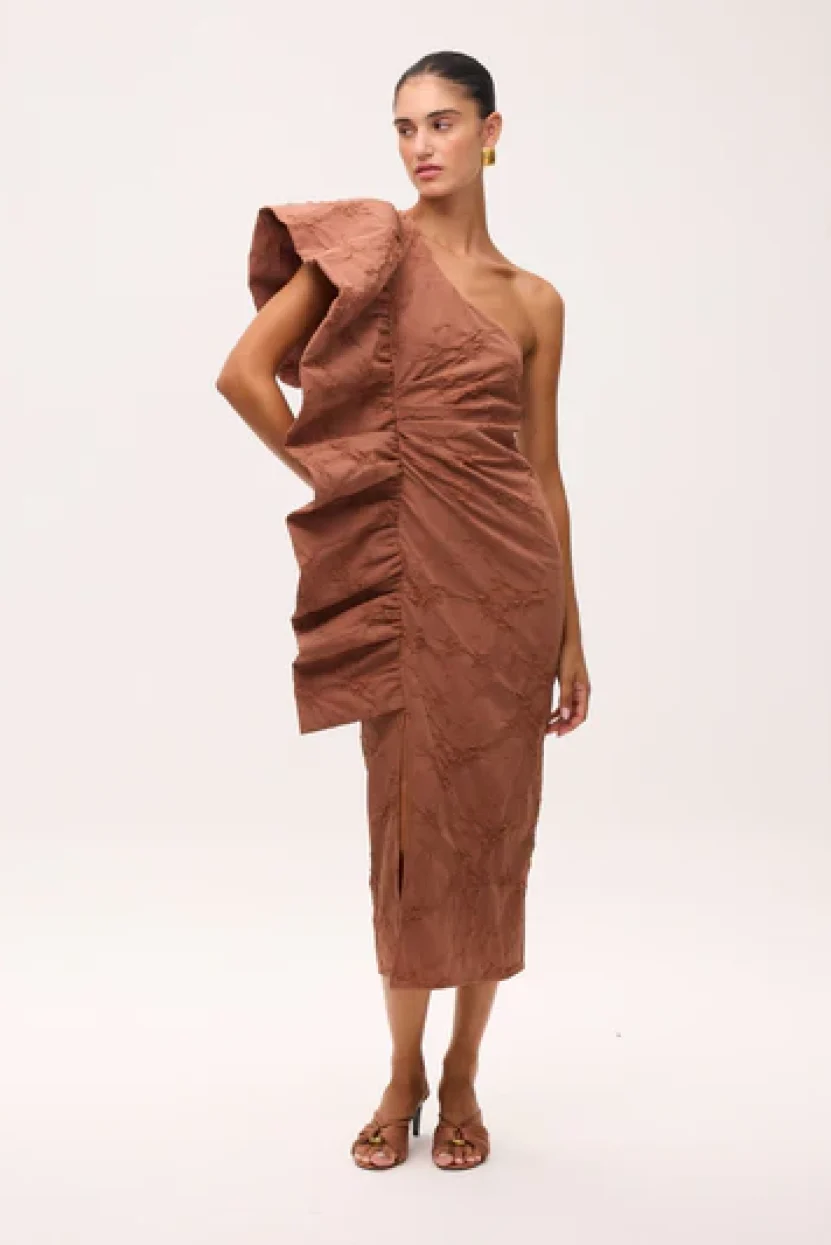 malcom-moca-vestido-largo-midi-invitada-boda-fiesta-marron-moca_3_826f7af4-7278-4a3e-96f5-a5eb5f1d1b06