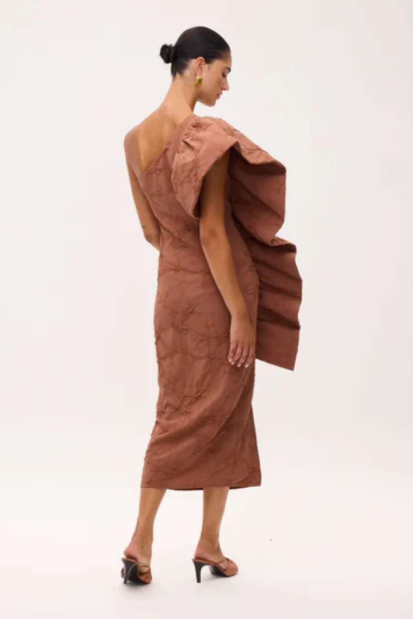 malcom-moca-vestido-largo-midi-invitada-boda-fiesta-marron-moca_4_598d51a7-8710-4a43-8cee-9160810675d8