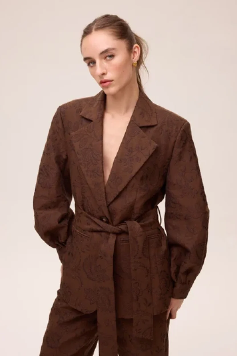 shelter-brown-blazer-damasco-flores-marron_1