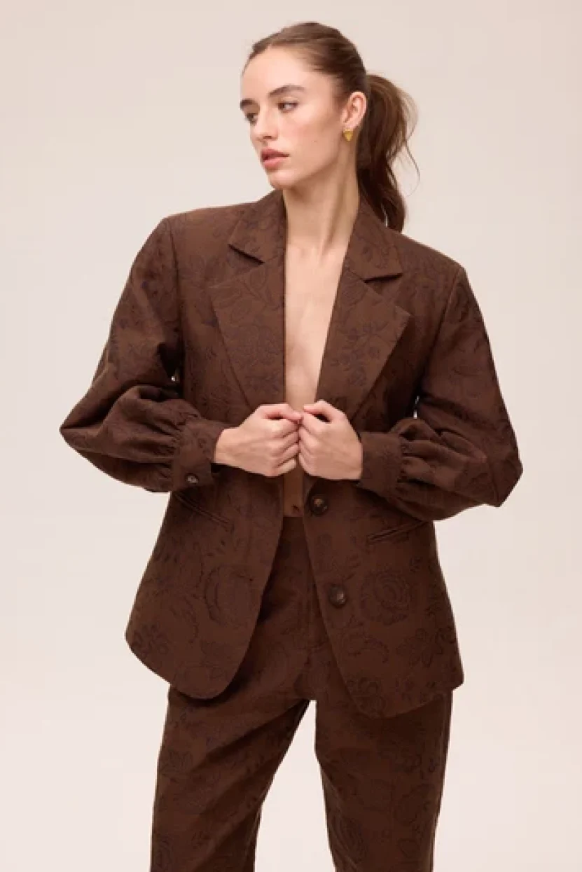 shelter-brown-blazer-damasco-flores-marron_3