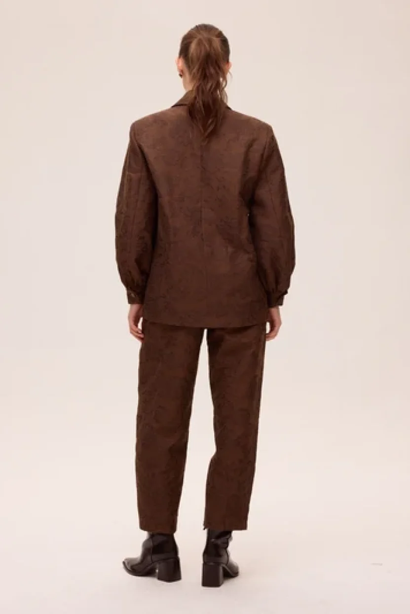 shelter-brown-blazer-damasco-flores-marron_4