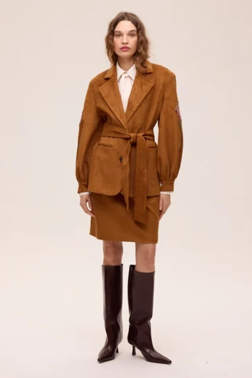 shelter-whisky-blazer-ante-bordado-flores-color-miel_1