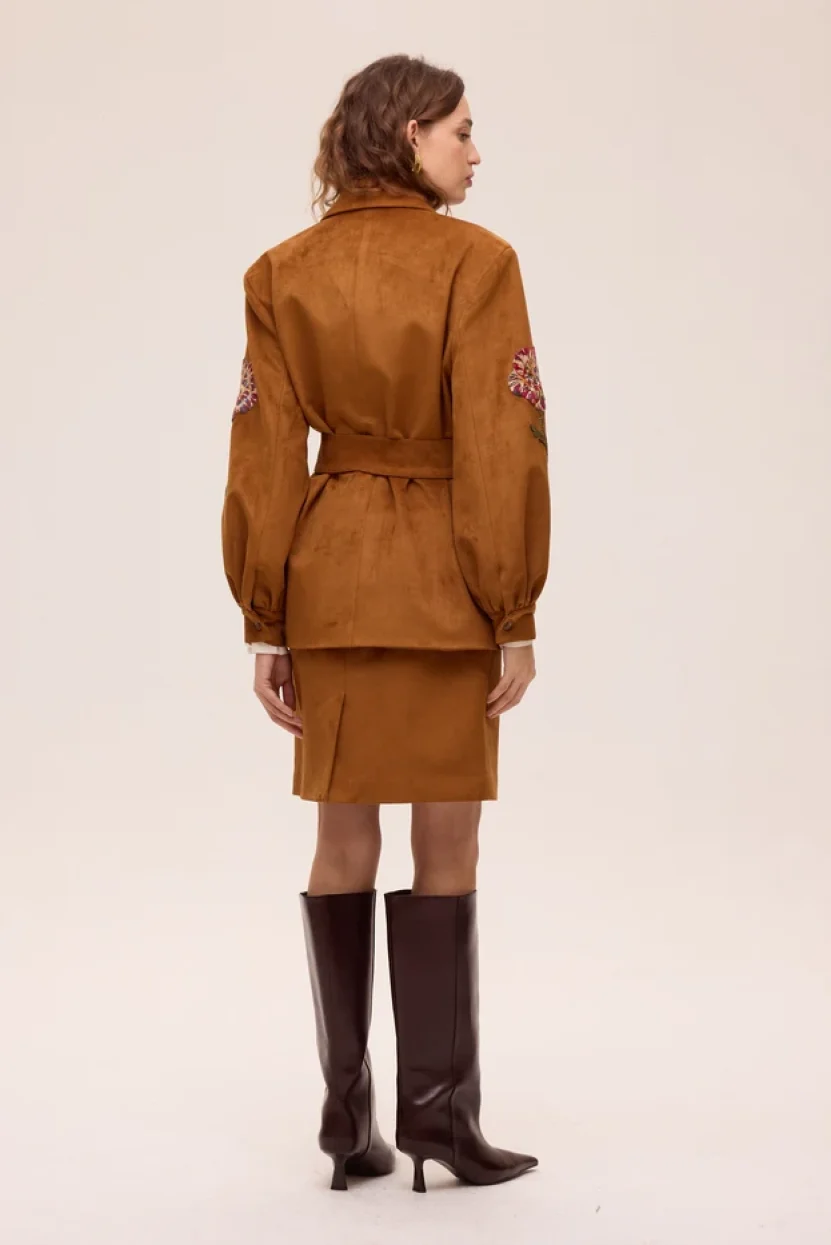 shelter-whisky-blazer-ante-bordado-flores-color-miel_5